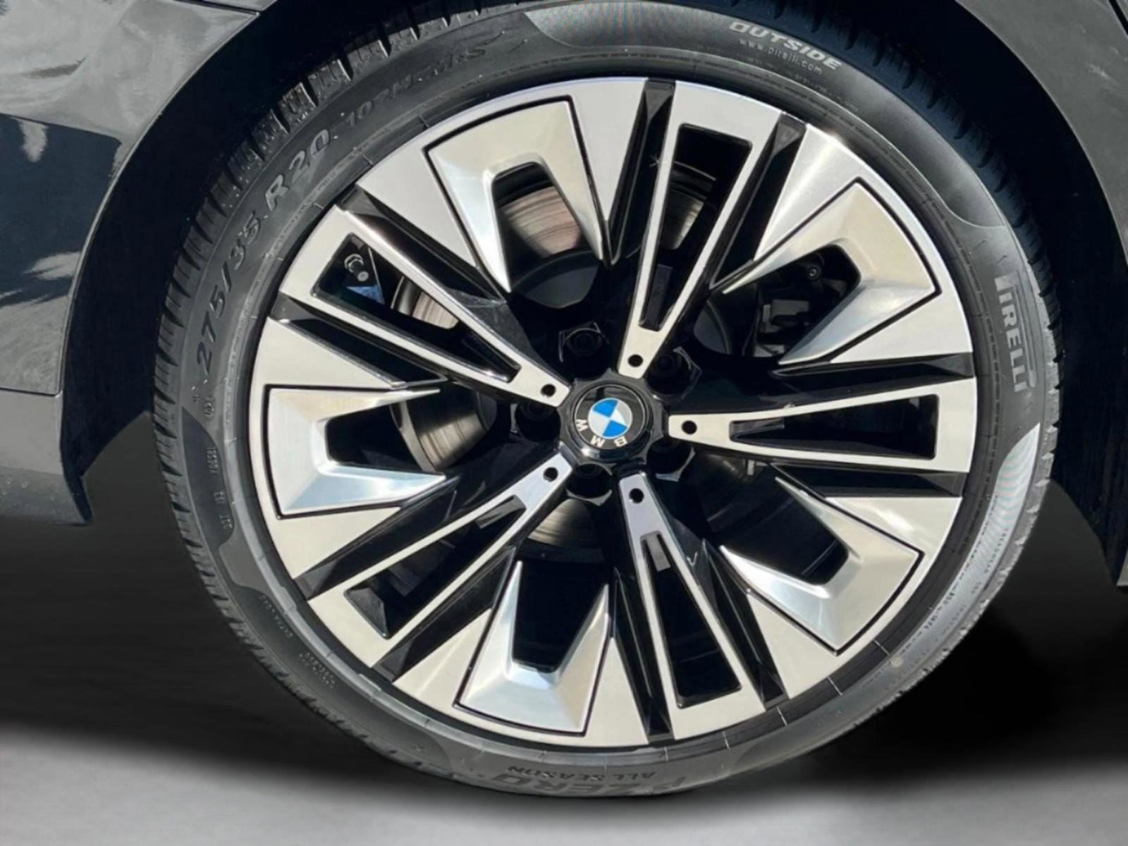 Certified 2025 BMW 530i xDrive w/ Premium Package image 37