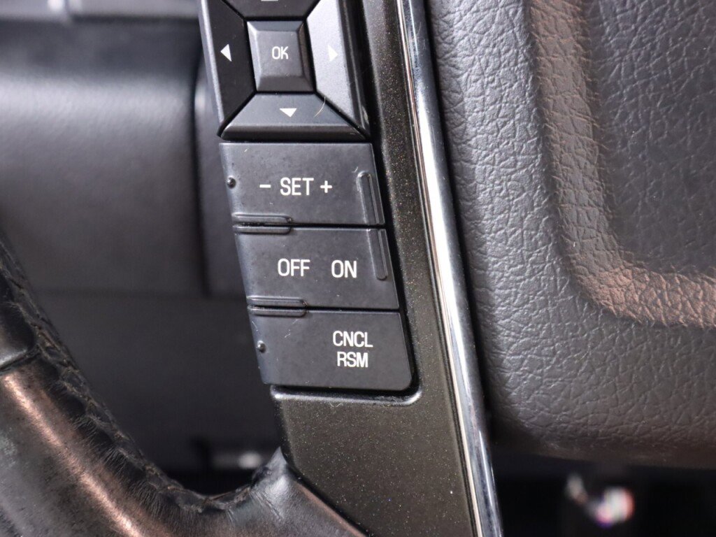 Used 2016 Lincoln Navigator Select RWD image 12