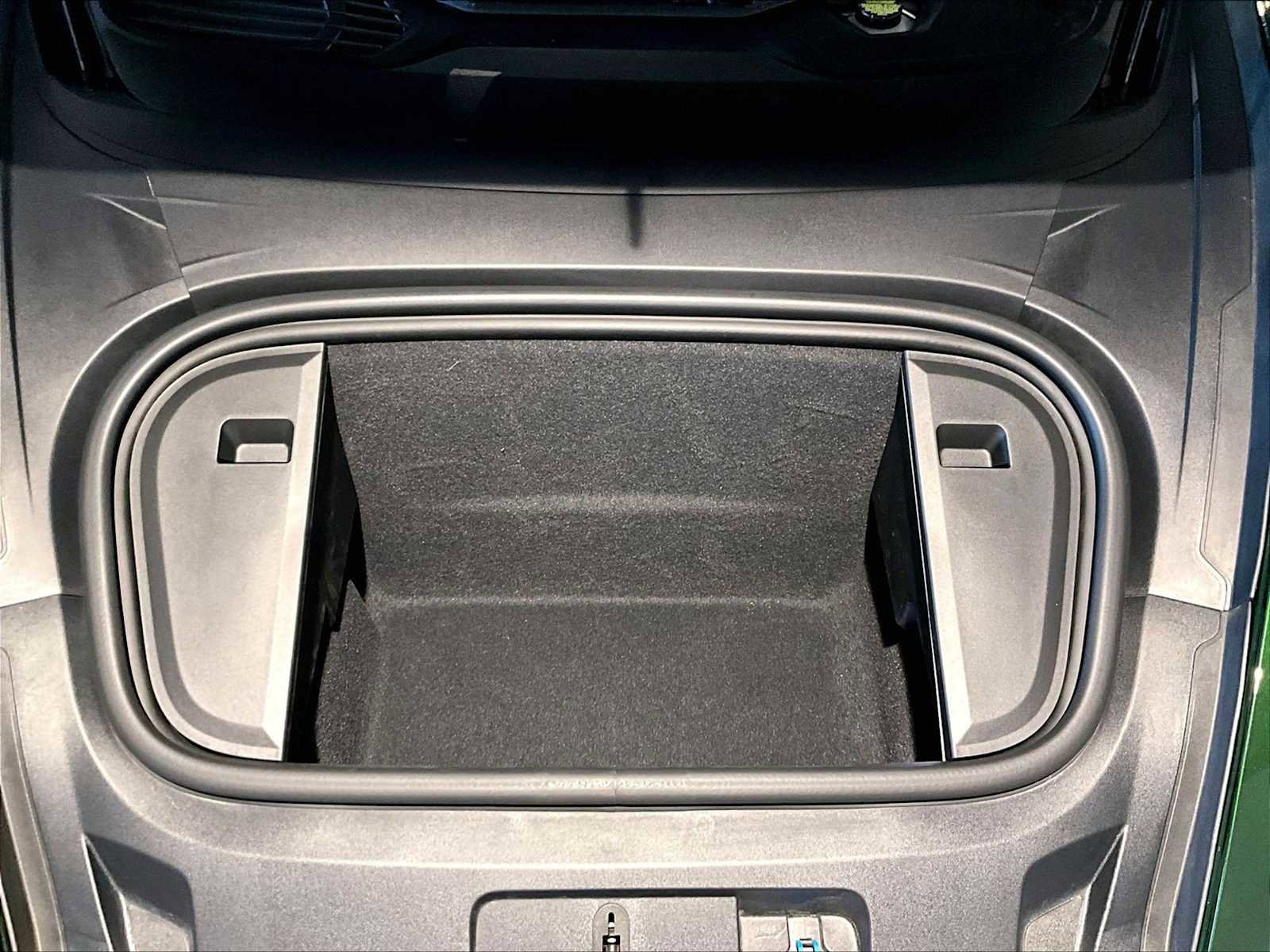 Used 2025 Porsche Taycan image 24