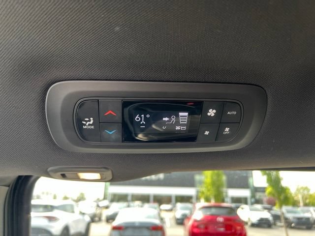 Used 2025 Chrysler Pacifica Limited FWD image 32