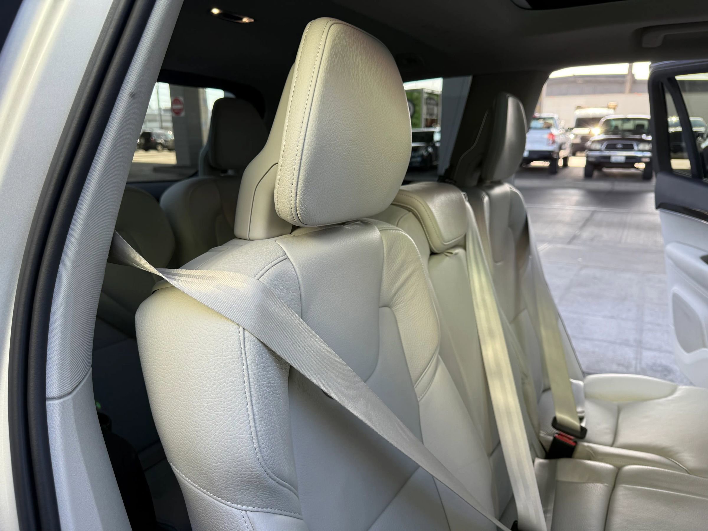 Used 2018 Volvo XC90 T6 Momentum w/ Convenience Package image 22