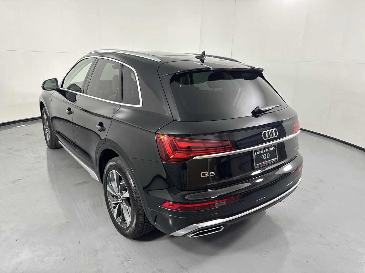 Used 2023 Audi Q5 2.0T Premium Plus w/ Premium Plus Package AWD/4WD image 7