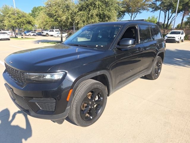 Used 2023 Jeep Grand Cherokee Altitude RWD image 6
