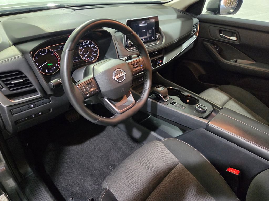 Used 2025 Nissan Rogue SV AWD/4WD image 5