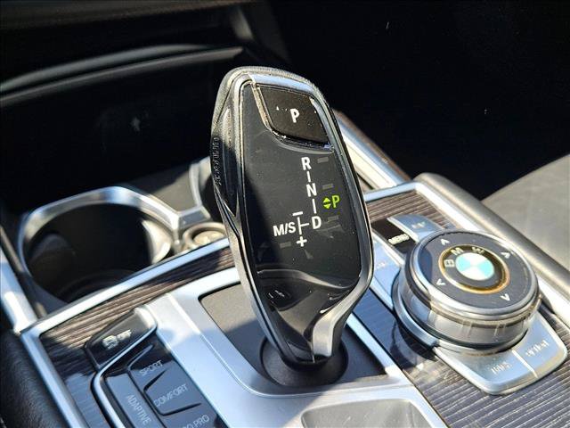 Used 2019 BMW 750i w/ M Sport Package RWD image 14