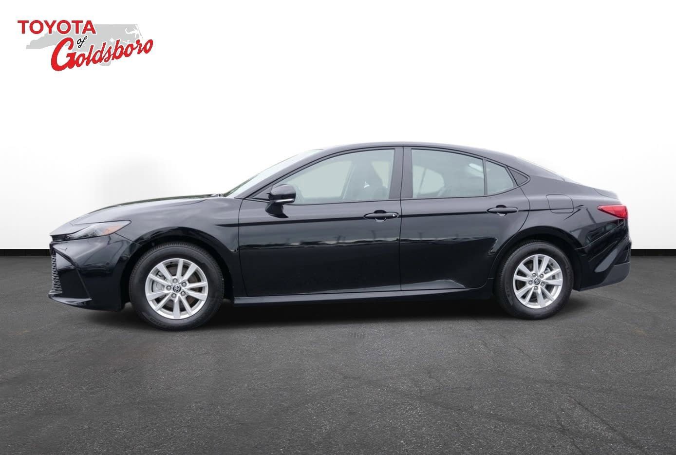 Used 2025 Toyota Camry LE image 8