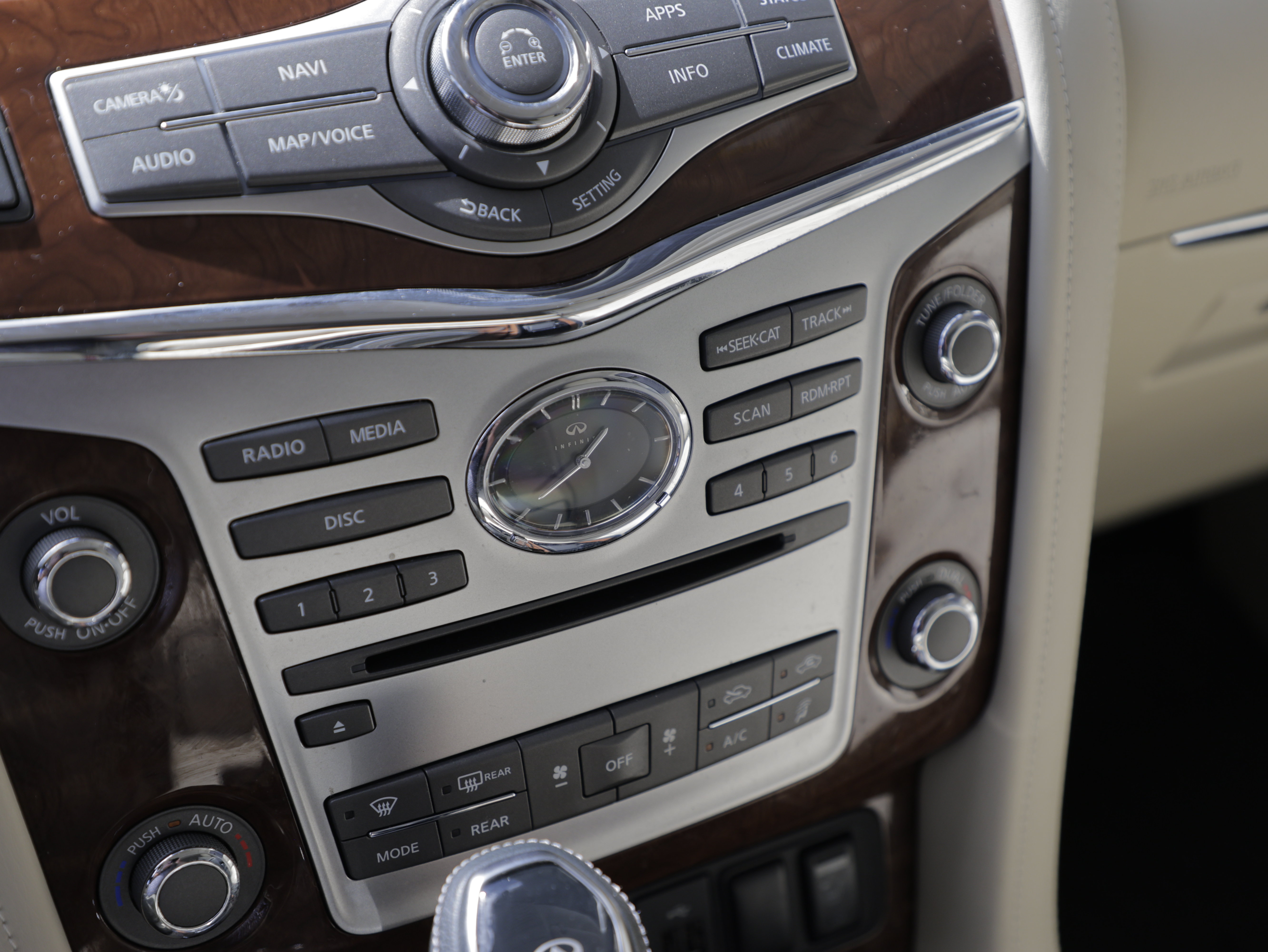 Used 2019 INFINITI QX80 Luxe w/ All-Season Package RWD image 24