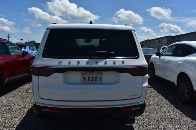 Used 2024 Jeep Wagoneer Series II w/ Flexible Seating Group RWD image 5