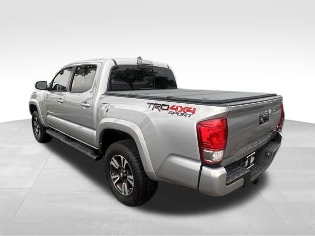 Used 2017 Toyota Tacoma TRD Sport w/ Tow Package AWD/4WD image 4