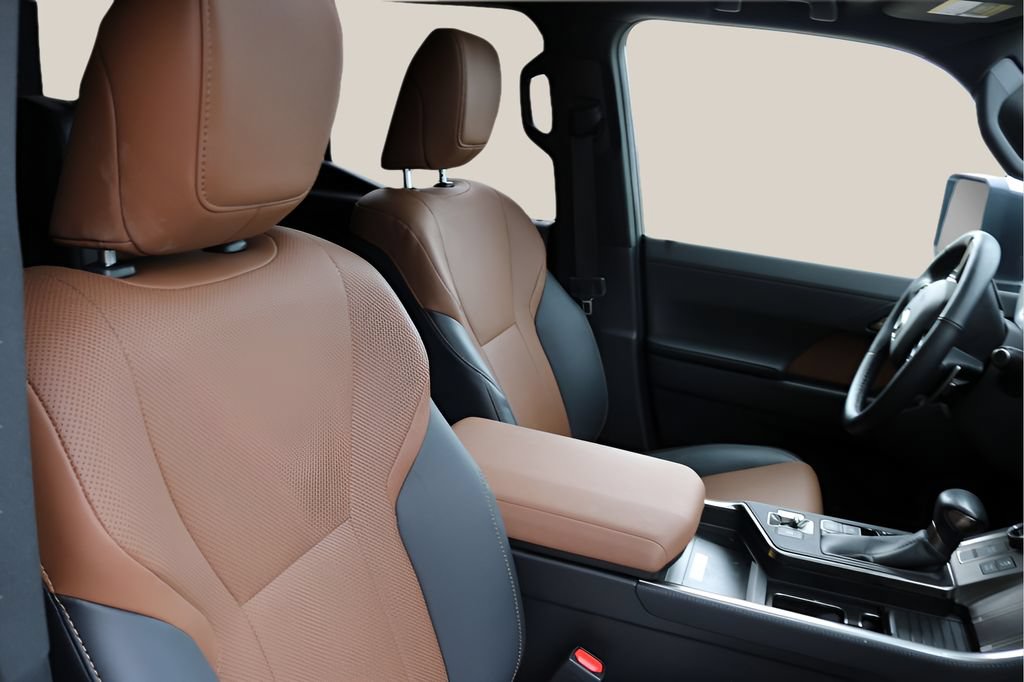 Used 2025 Lexus GX 550 w/ Cold Area Package AWD/4WD image 22