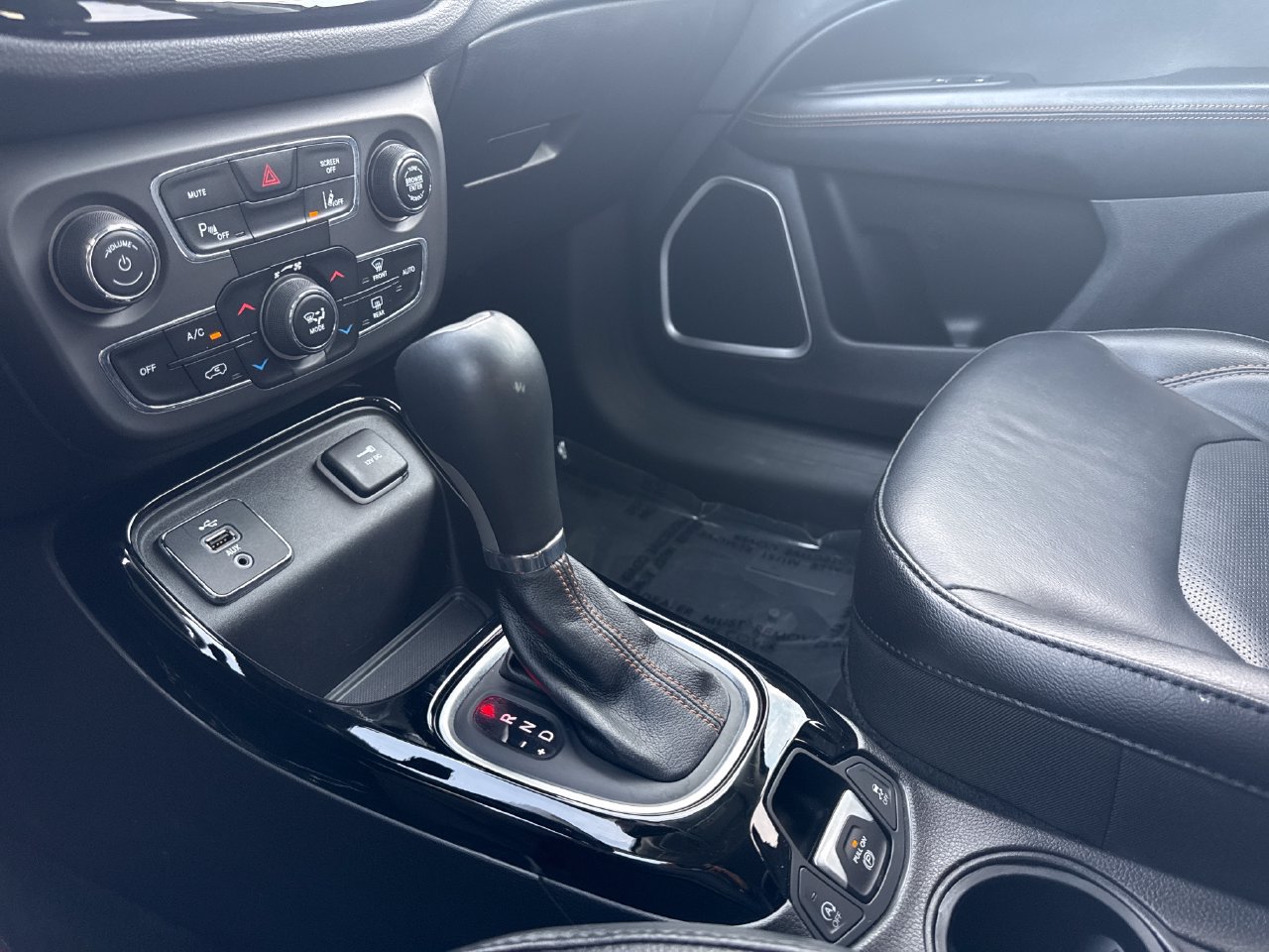 Used 2018 Jeep Compass Limited w/ Navigation Group FWD image 25