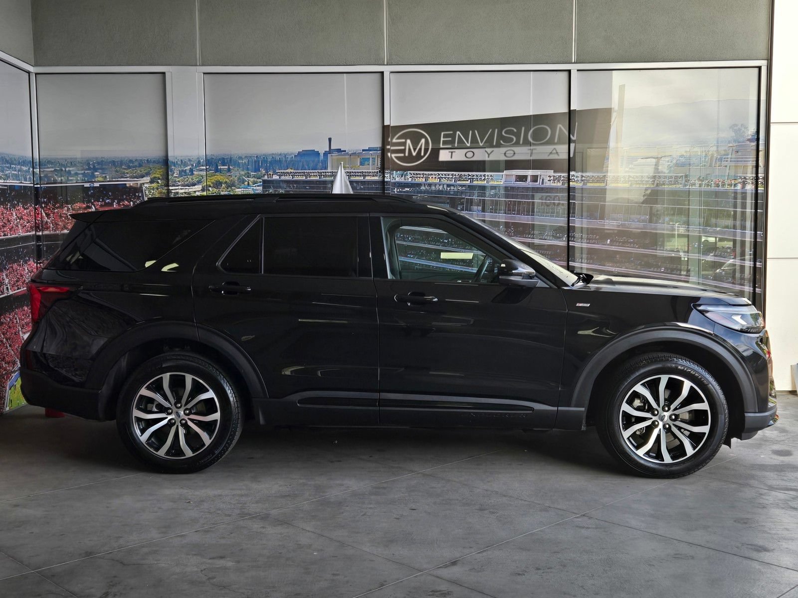 Used 2025 Ford Explorer ST-Line AWD/4WD image 4