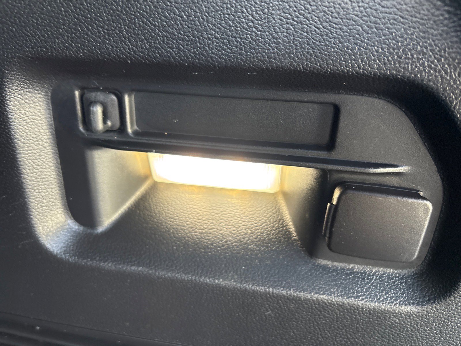 Used 2022 Ford Explorer XLT w/ Equipment Group 202A image 45