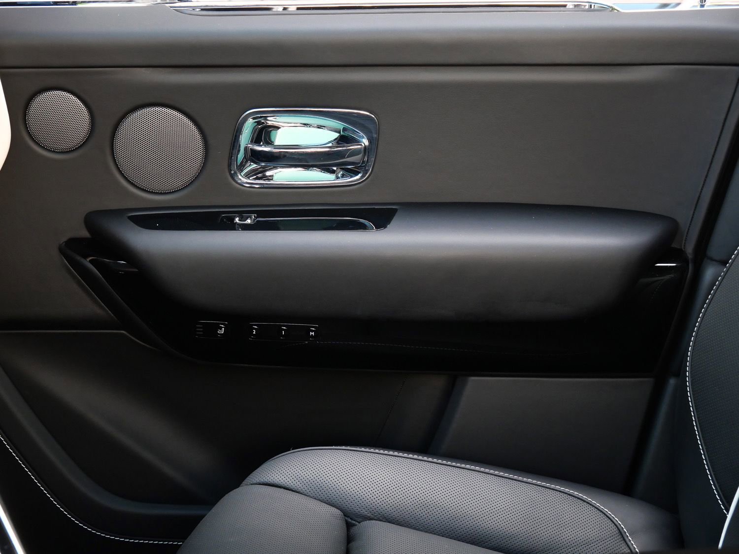 Used 2023 Rolls-Royce Cullinan AWD/4WD image 11