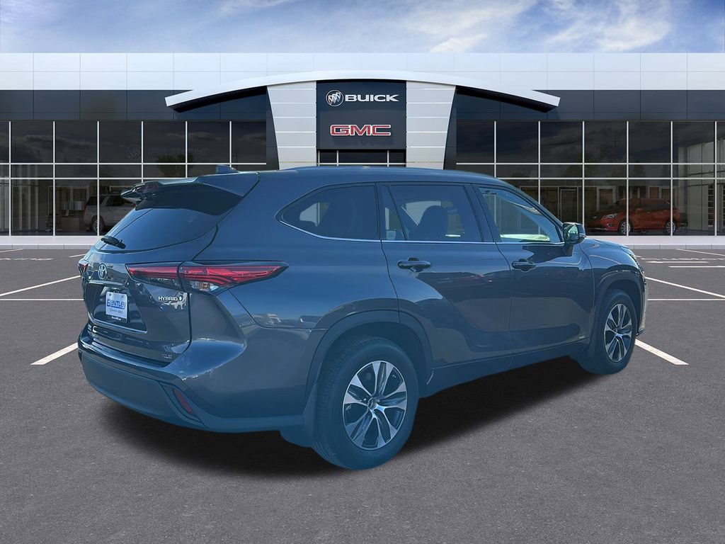 Used 2022 Toyota Highlander XLE AWD/4WD image 6