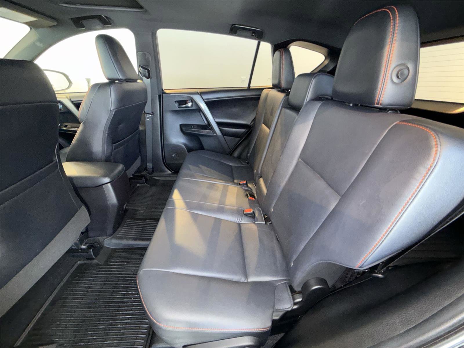 Used 2018 Toyota RAV4 SE w/ Advanced Technology Package image 25