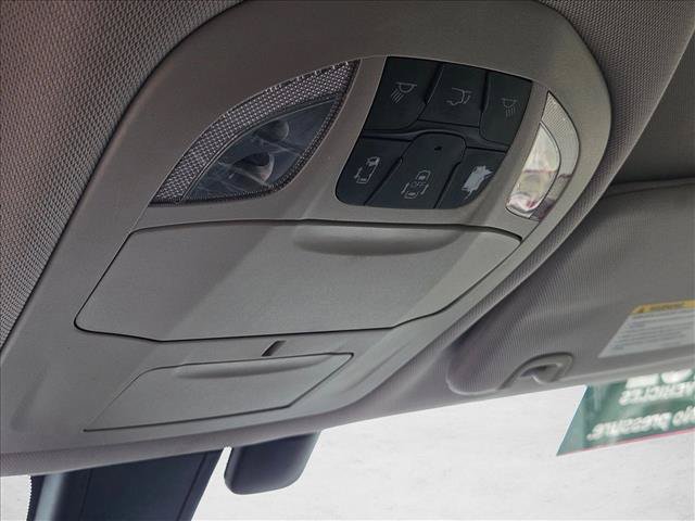 Used 2017 Chrysler Pacifica Touring-L FWD image 19
