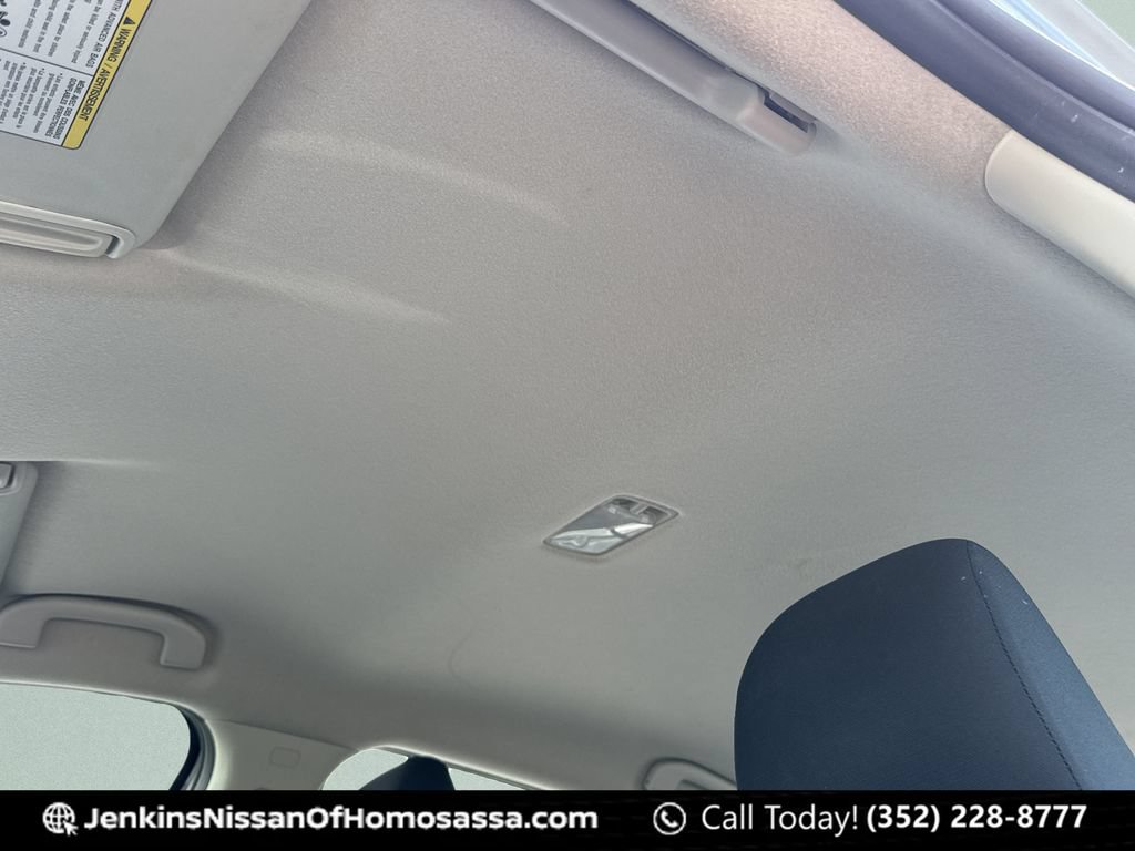 Certified 2023 Nissan Versa SV FWD image 33