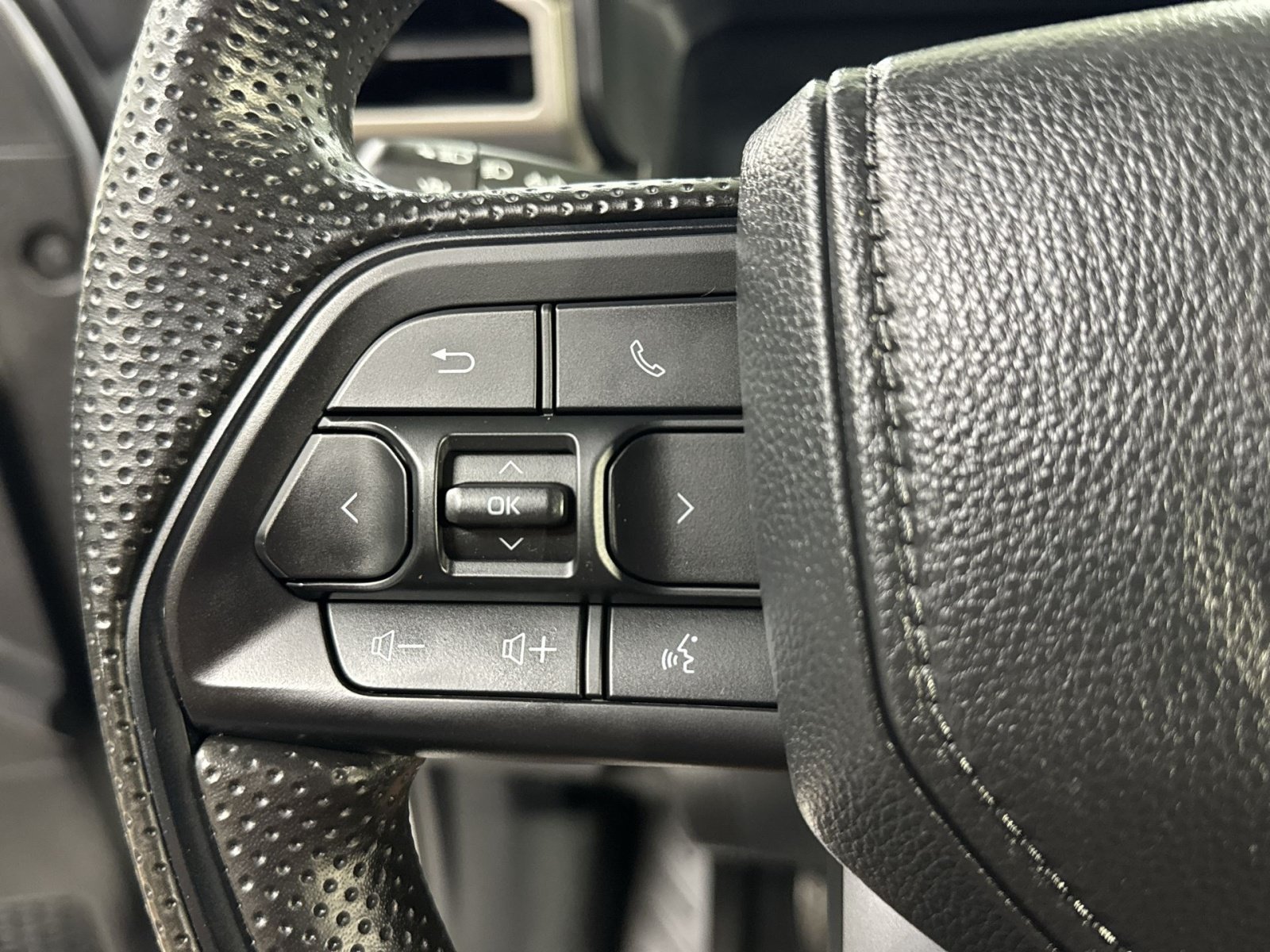 Used 2024 Toyota Tacoma SR AWD/4WD image 45