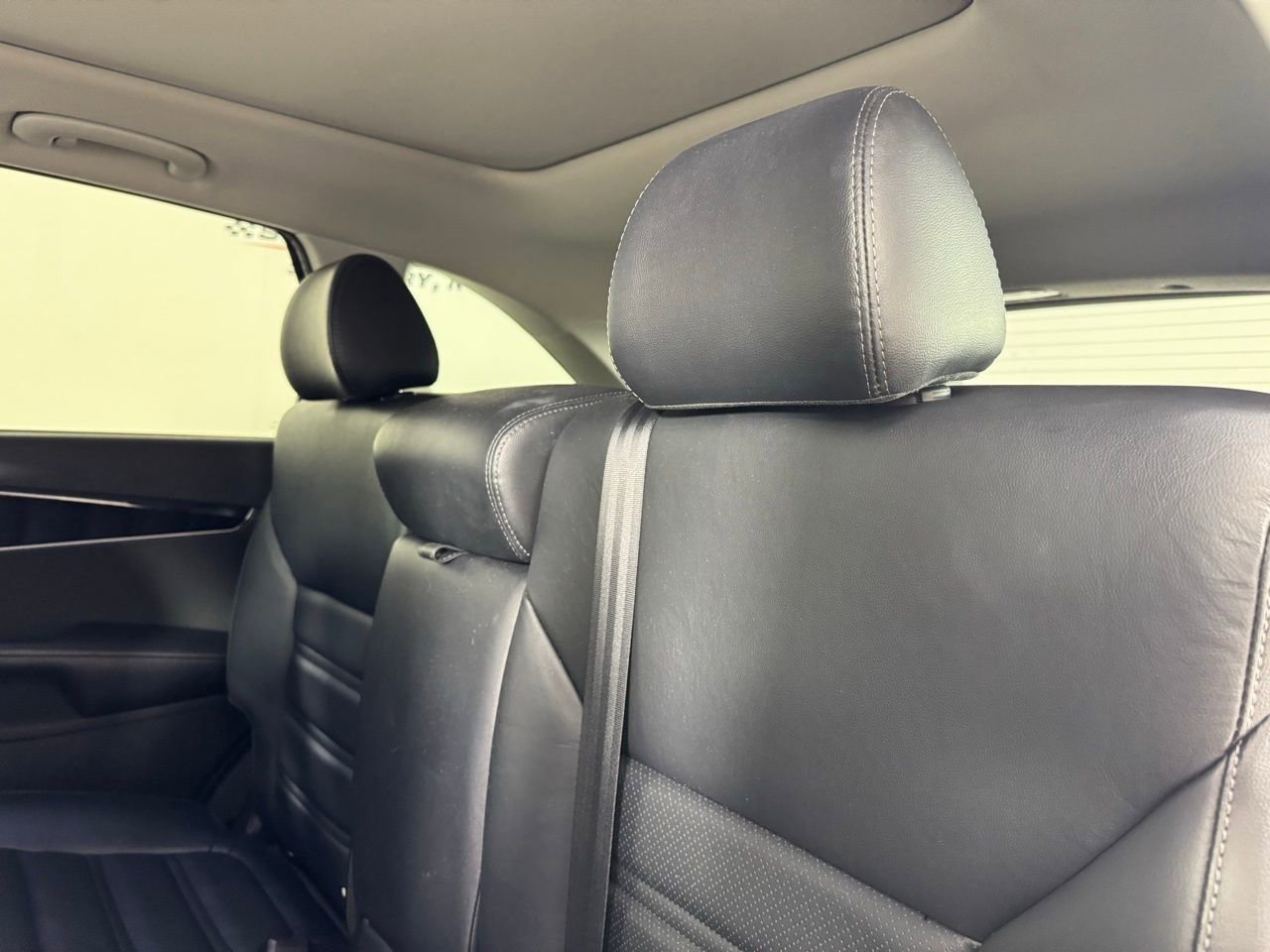 Used 2020 Kia Sorento EX image 25