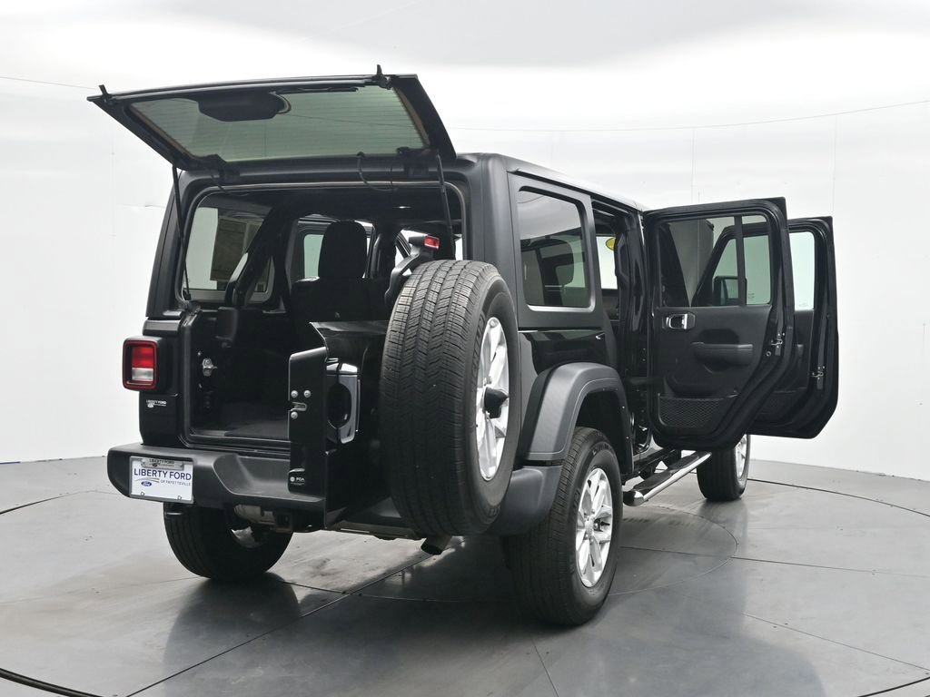 Used 2025 Jeep Wrangler Sahara image 24