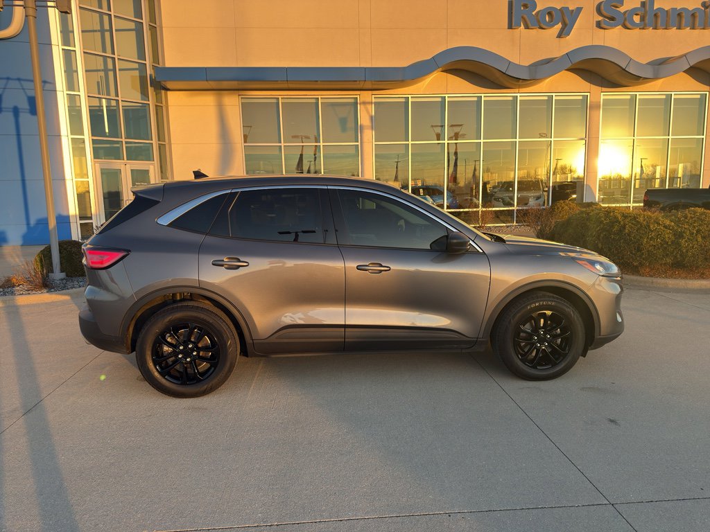 Used 2022 Ford Escape SE w/ Cold Weather Package image 4