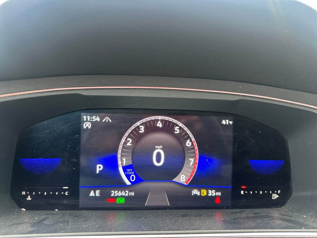 Used 2023 Volkswagen Tiguan SE w/ Panoramic Sunroof Package image 8