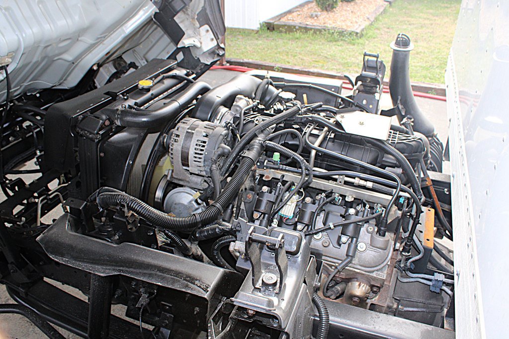 Used 2019 Isuzu NPR RWD image 35