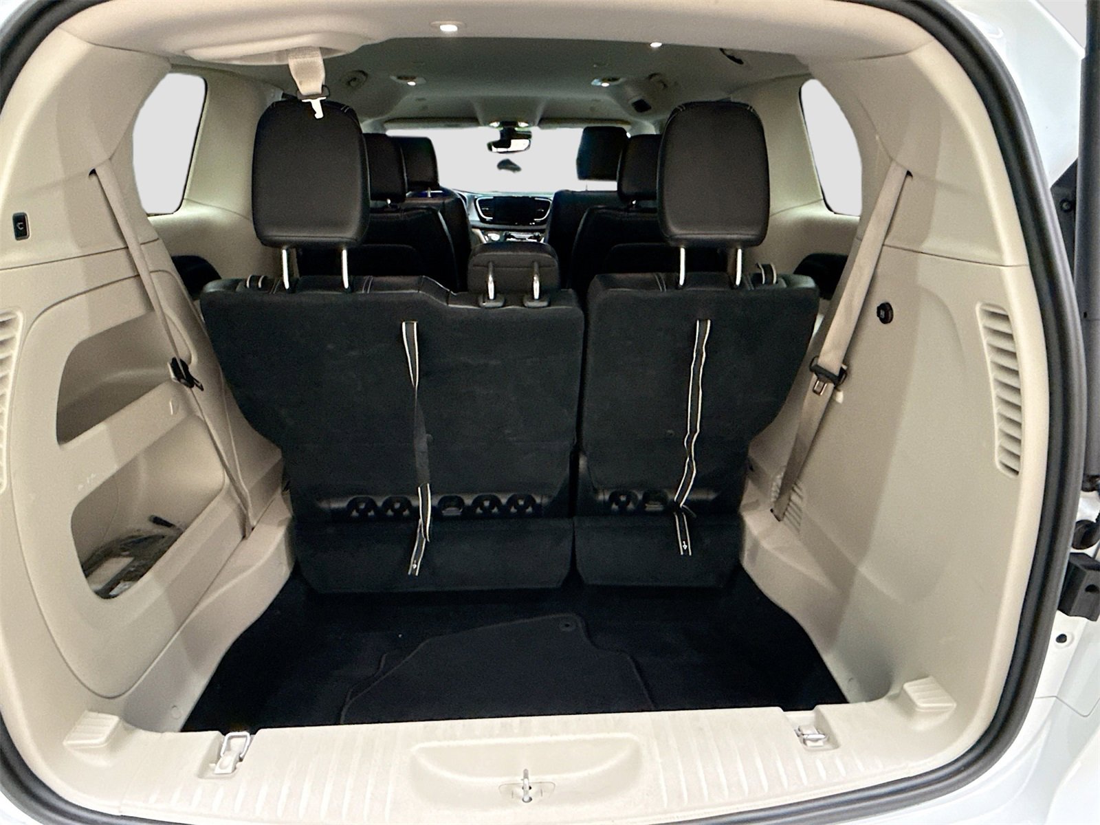 Used 2022 Chrysler Pacifica Touring-L image 24