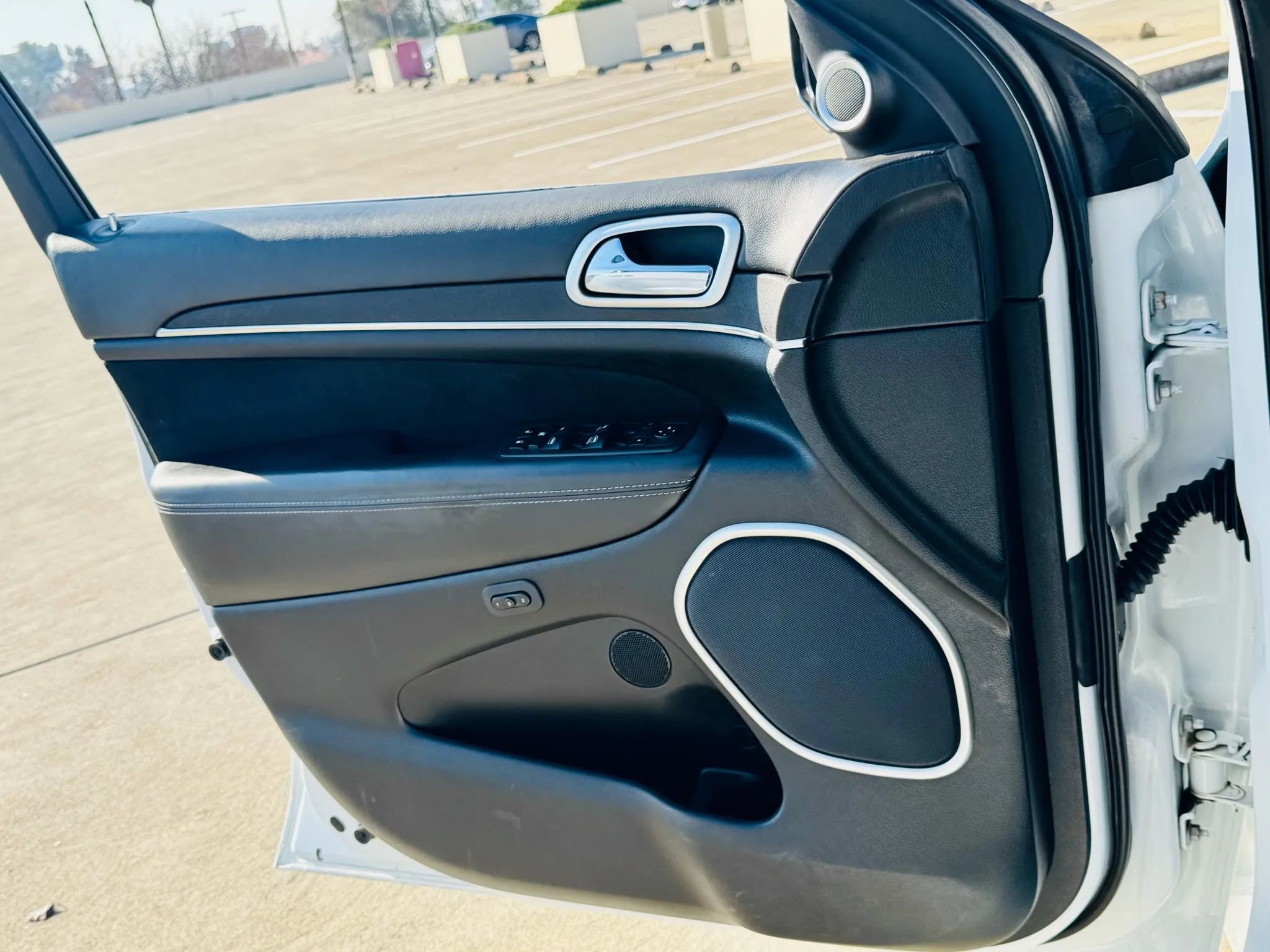 Used 2014 Jeep Grand Cherokee SRT8 w/ Luxury Group II image 39