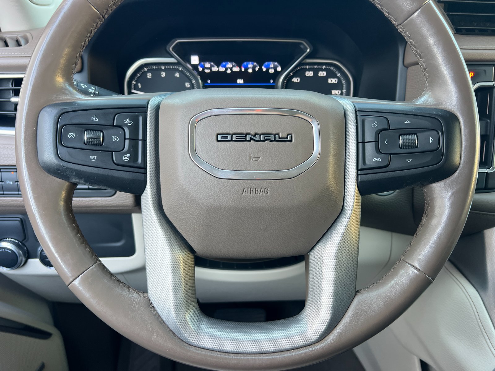 Used 2021 GMC Yukon Denali RWD image 25