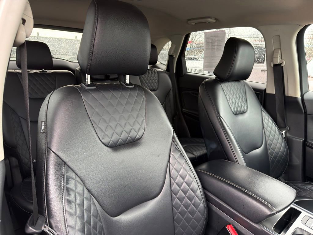 Used 2024 Ford Edge Titanium image 28