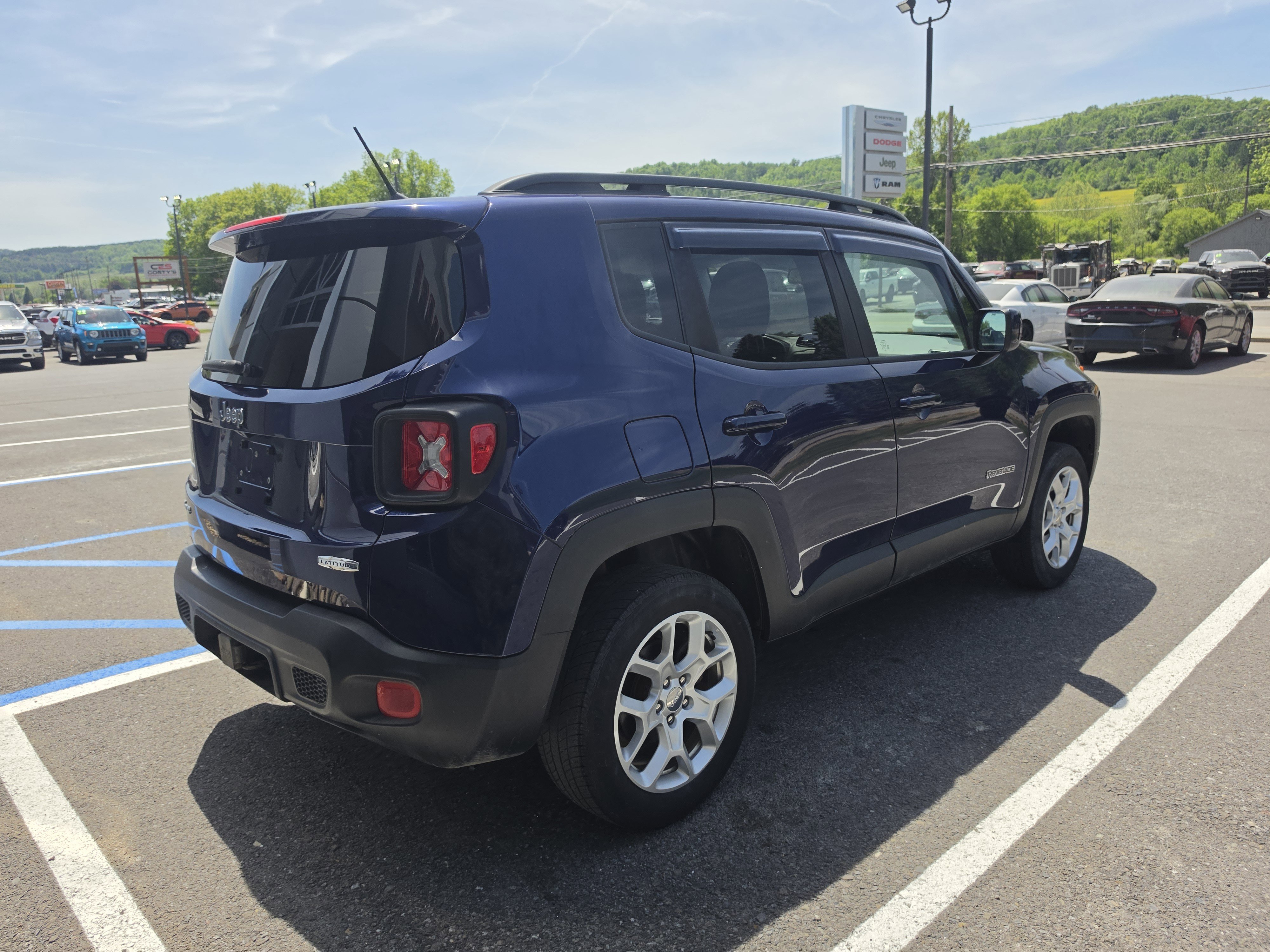Used 2017 Jeep Renegade Latitude w/ Popular Equipment Group AWD/4WD video 3