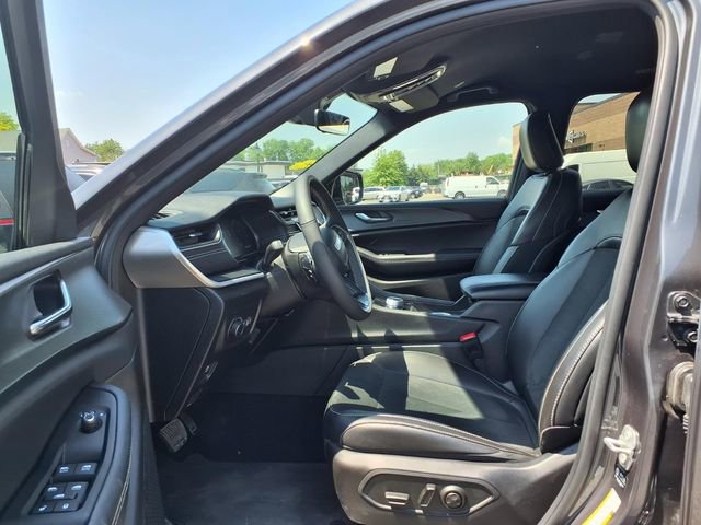 Certified 2025 Jeep Grand Cherokee L Laredo AWD/4WD image 17