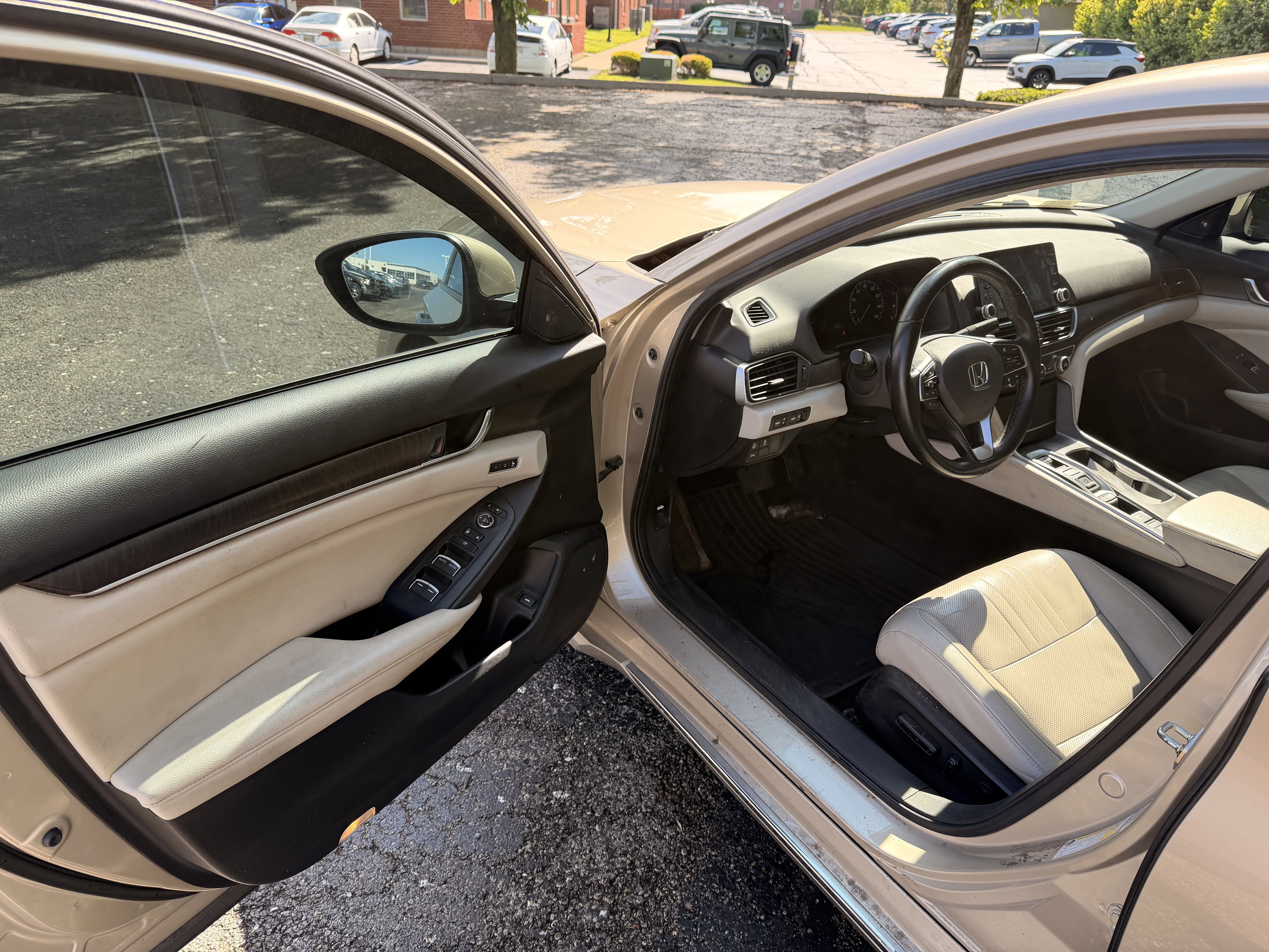 Used 2019 Honda Accord Touring image 11