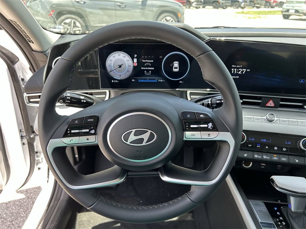 New 2025 Hyundai Elantra Limited image 29