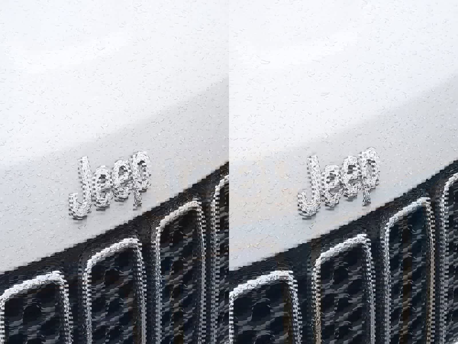 Certified 2019 Jeep Grand Cherokee Laredo AWD/4WD image 12