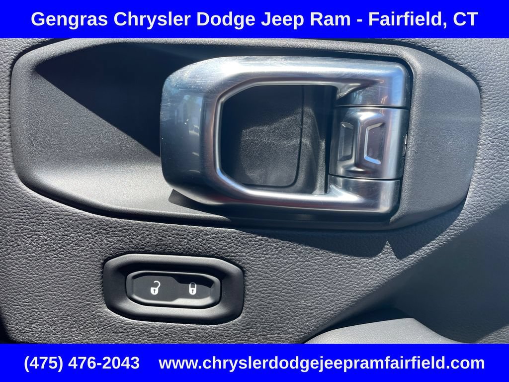Certified 2025 Jeep Wrangler Unlimited Sahara AWD/4WD image 13