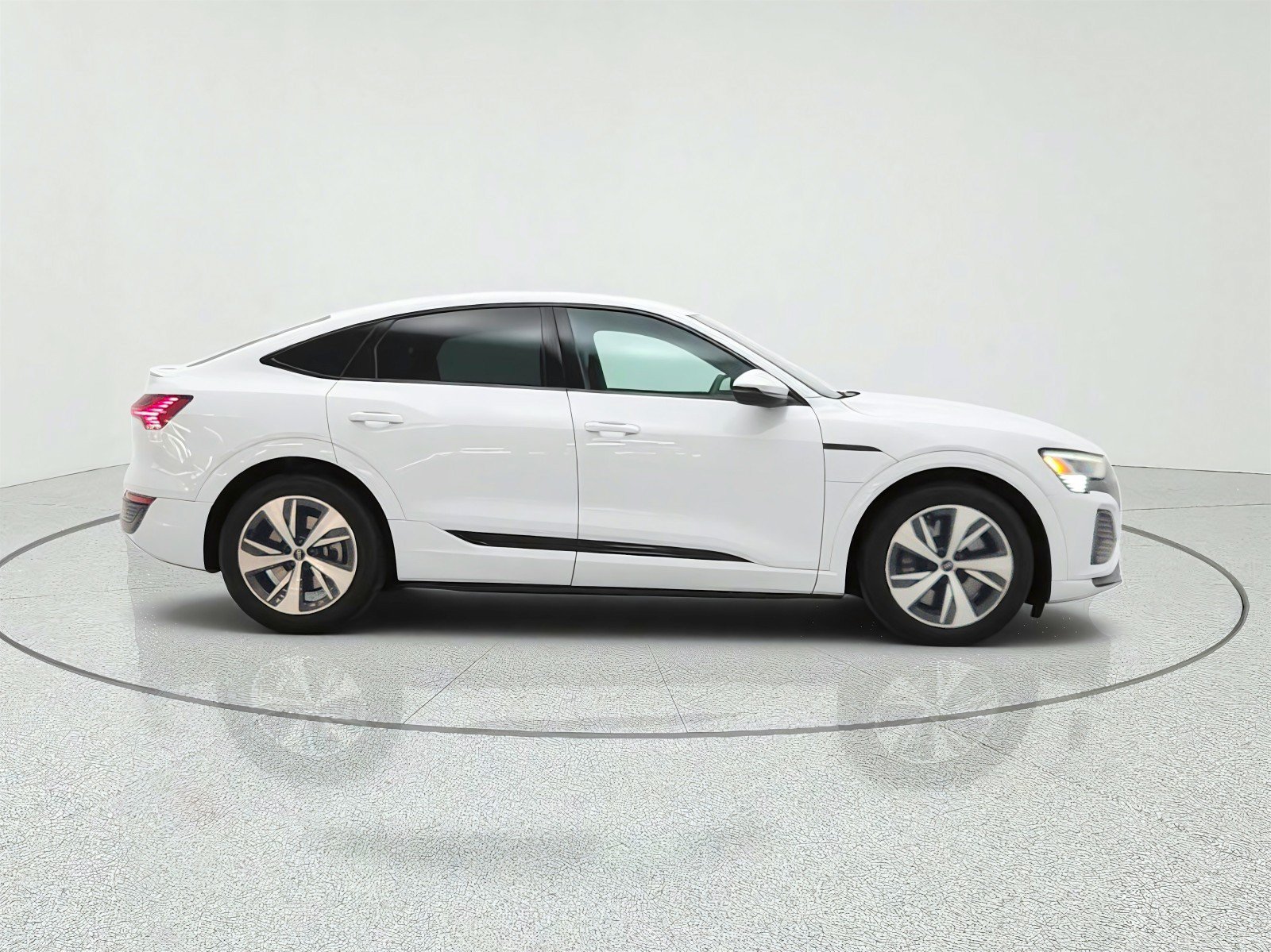 Used 2024 Audi Q8 e-tron Premium AWD/4WD image 4