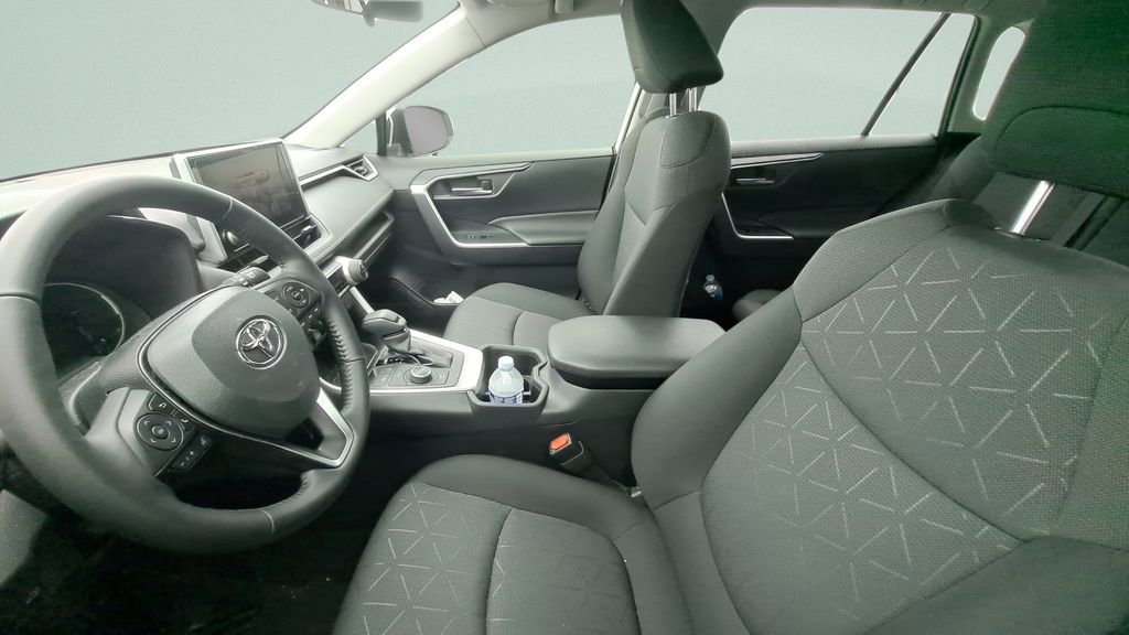 Used 2025 Toyota RAV4 XLE w/ Convenience Package image 9