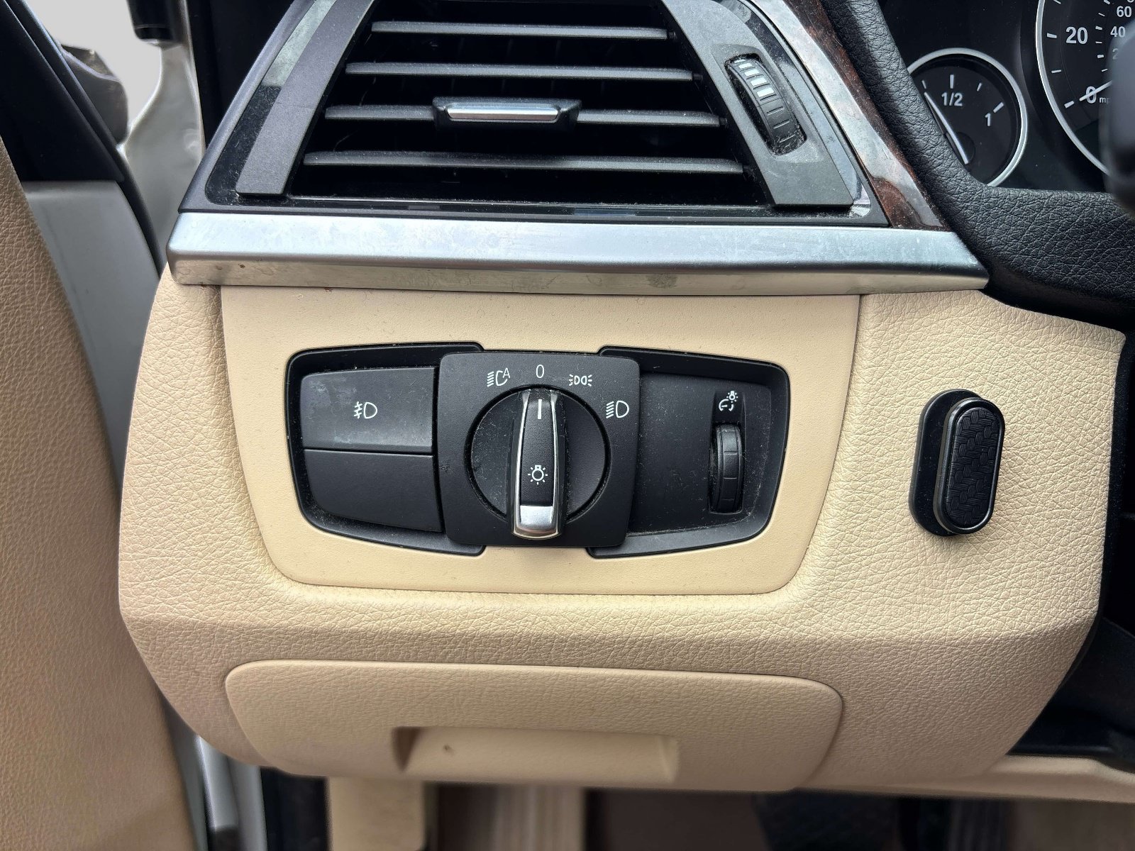 Used 2014 BMW 328i xDrive Sedan AWD/4WD image 17
