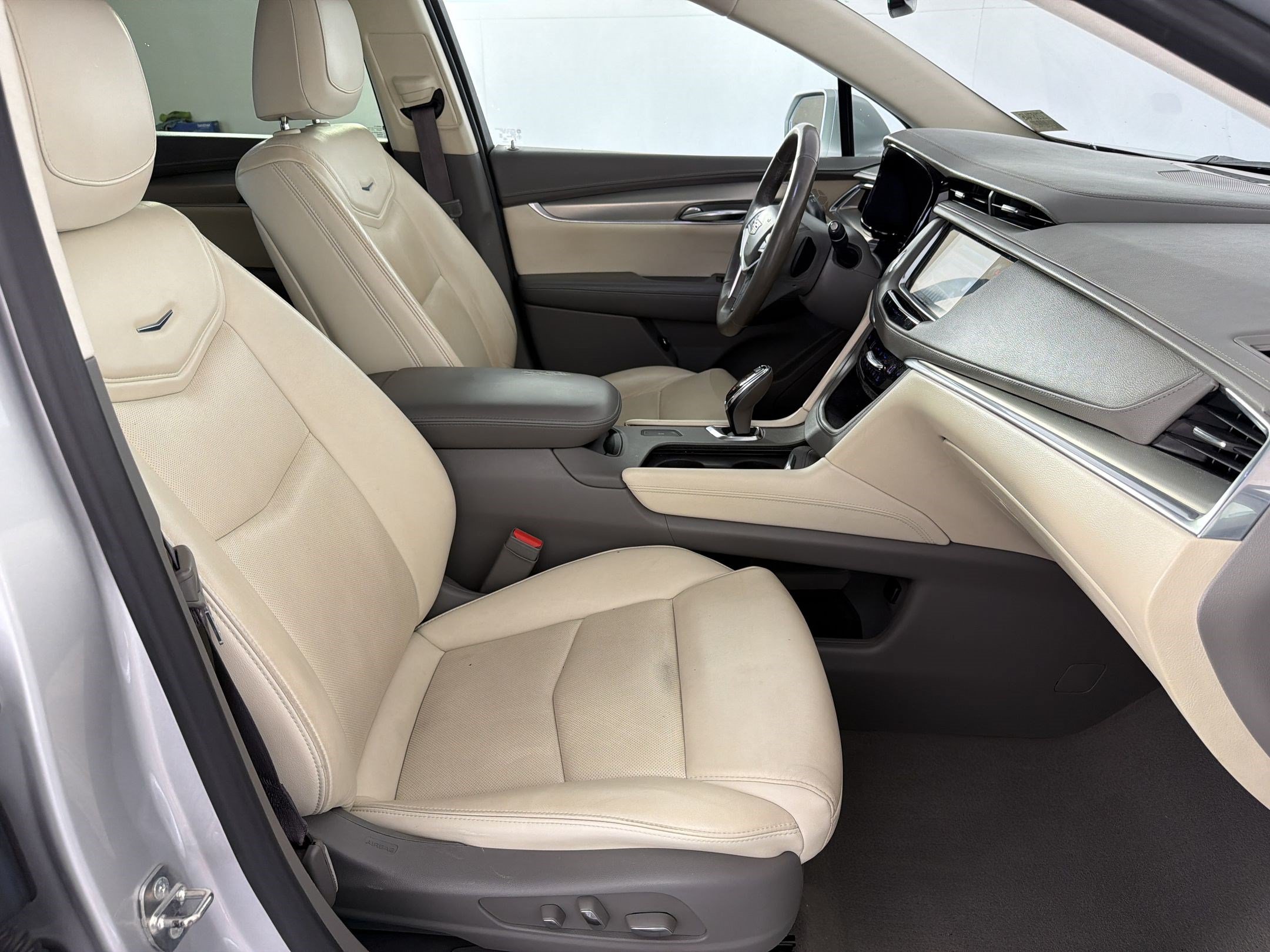 Used 2018 Cadillac XT5 Luxury w/ Driver Awareness Package FWD image 25