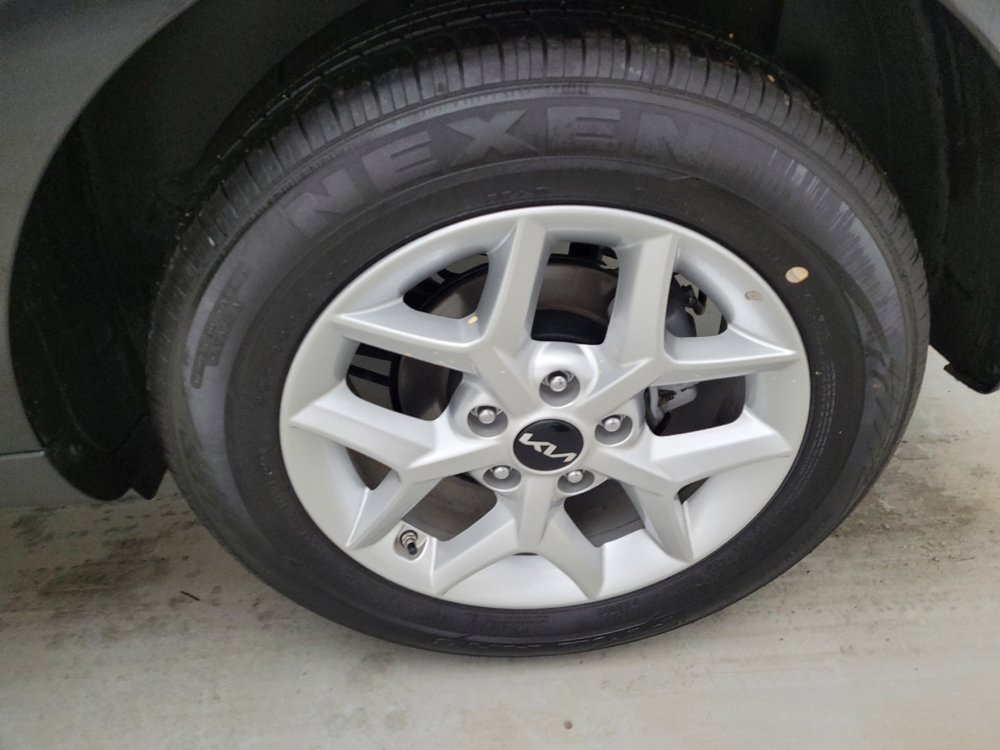 Used 2025 Kia Soul LX w/ LX Technology Package FWD image 31