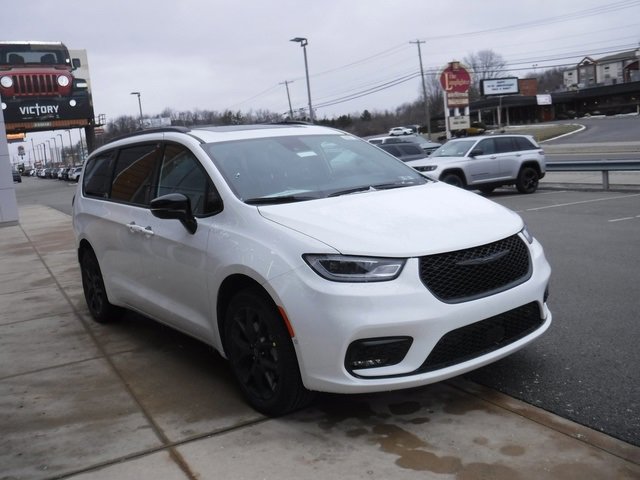 New 2026 Chrysler Pacifica Limited image 6