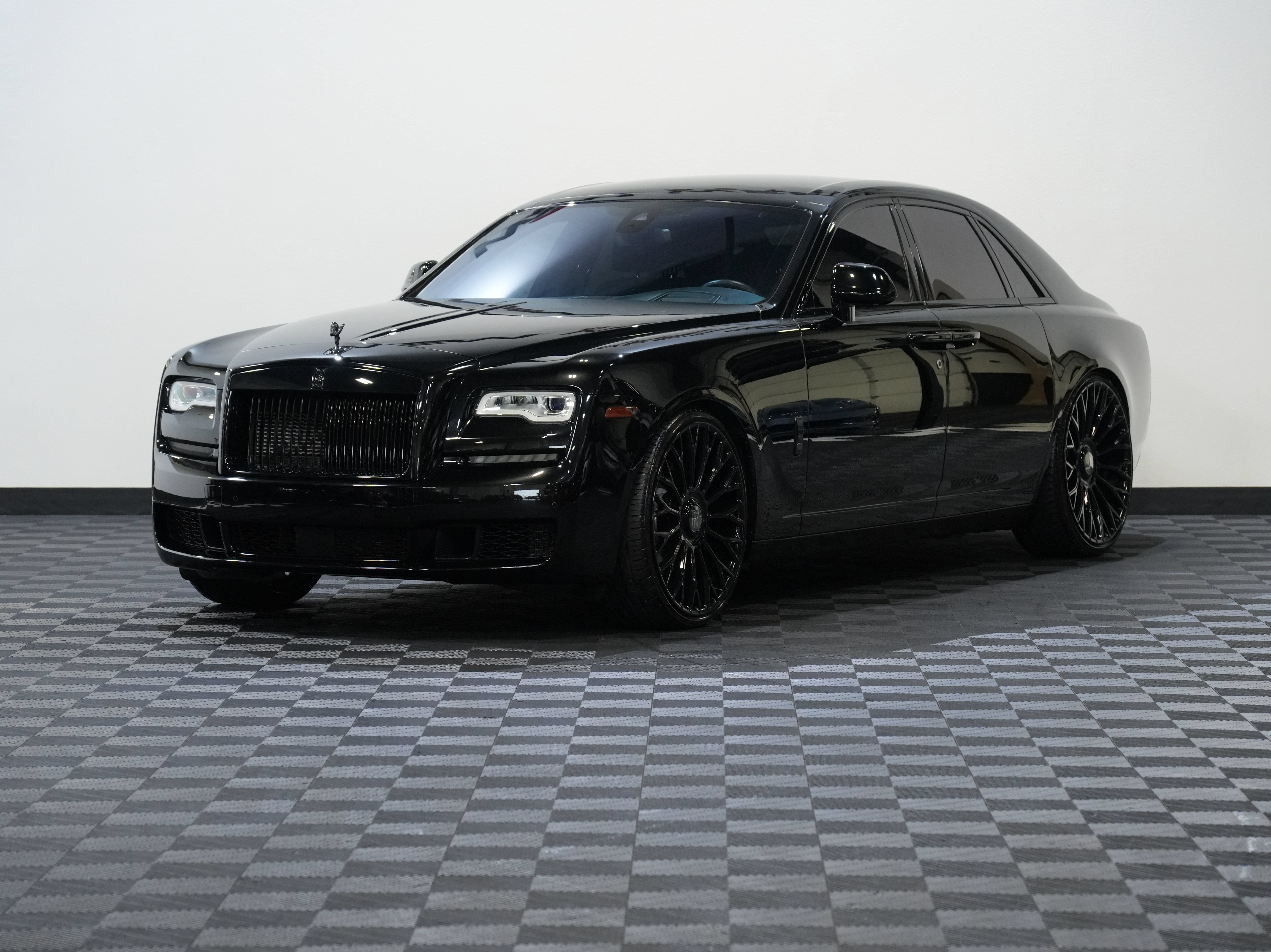 Used 2020 Rolls-Royce Ghost RWD image 3