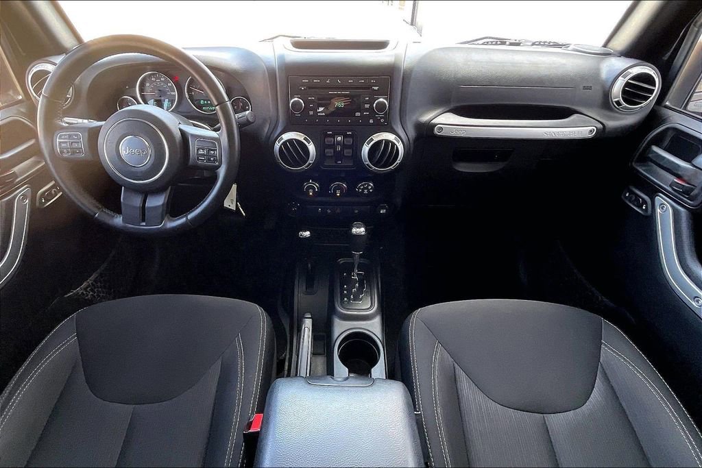 Used 2016 Jeep Wrangler Unlimited Sahara w/ Connectivity Group image 14