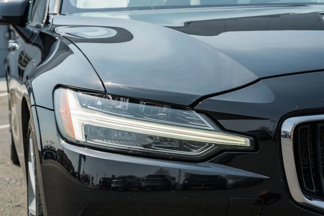 Used 2020 Volvo S60 T6 Momentum image 13