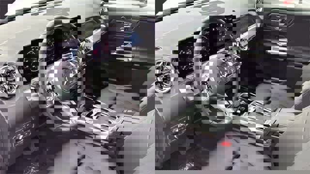 Used 2025 Mercedes-Benz GLB 250 4MATIC image 29