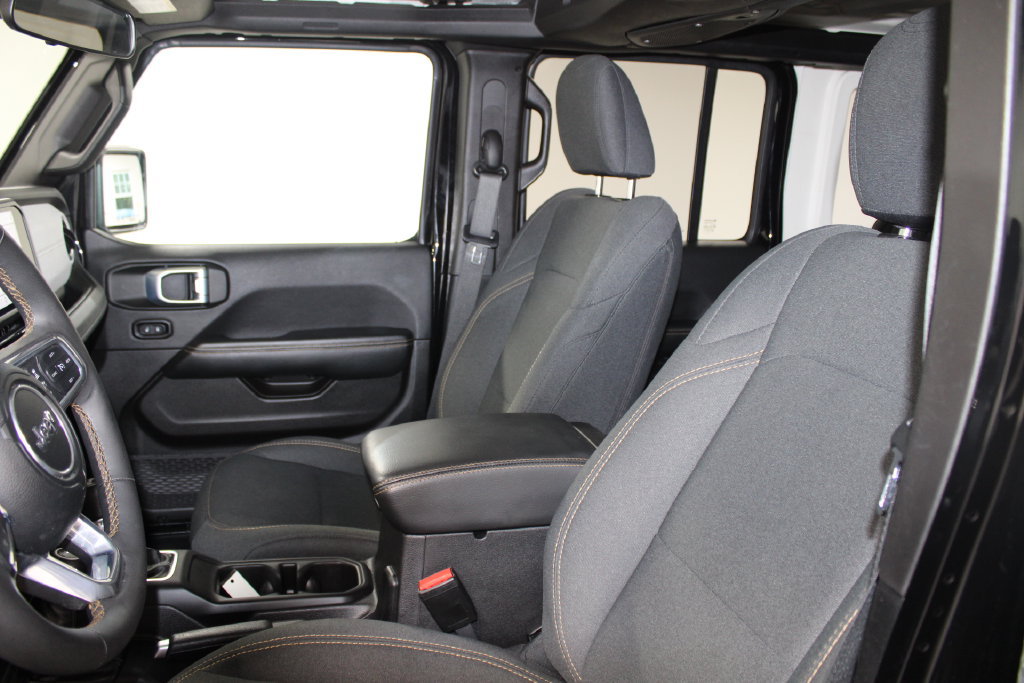Used 2025 Jeep Wrangler Unlimited Sahara AWD/4WD image 14