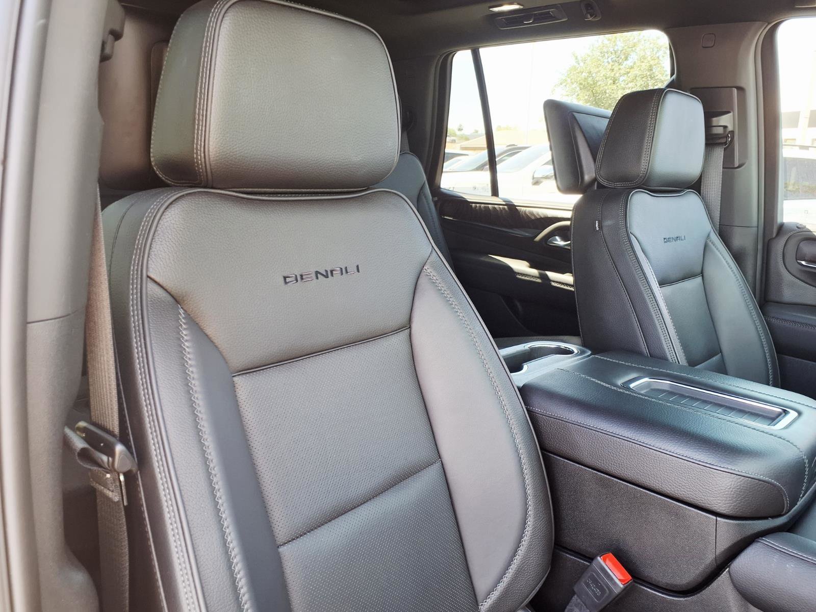 Used 2024 GMC Yukon Denali w/ Advanced Technology Package AWD/4WD image 12